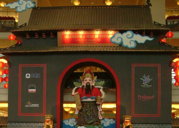Stage decoration with Chinese God of Fortune at a shopping mall in West Jakarta / CY Hoon